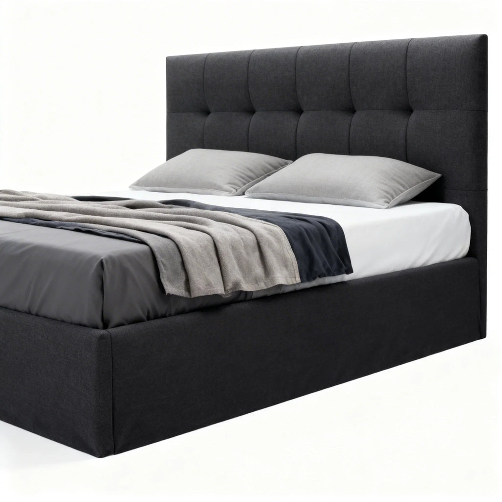 Cama estofada moderna cinza escuro com cabeceira alta e almofadas, ideal para quarto elegante