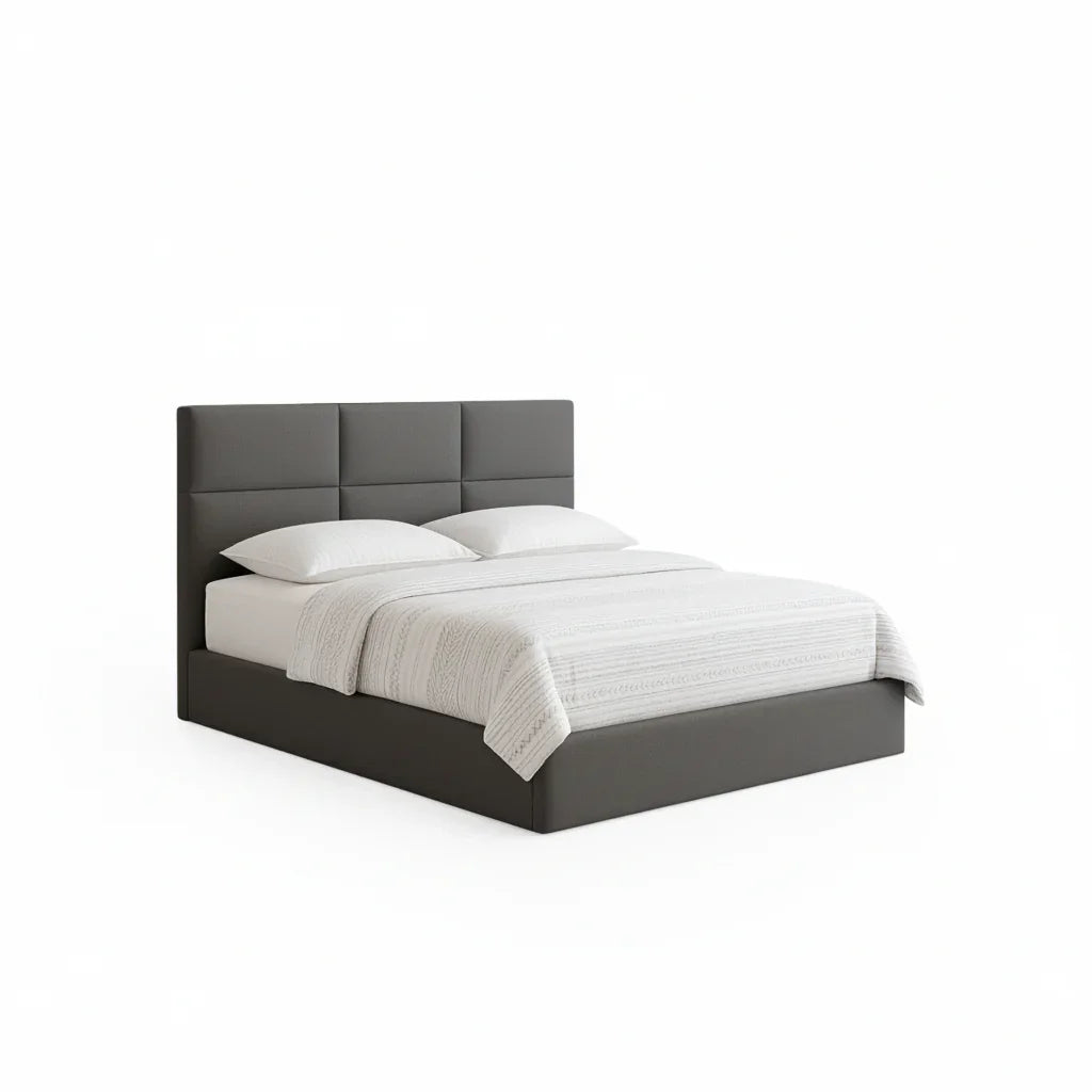 Cama estofada cinza moderna com cabeceira alta e tecido, design minimalista para quarto.