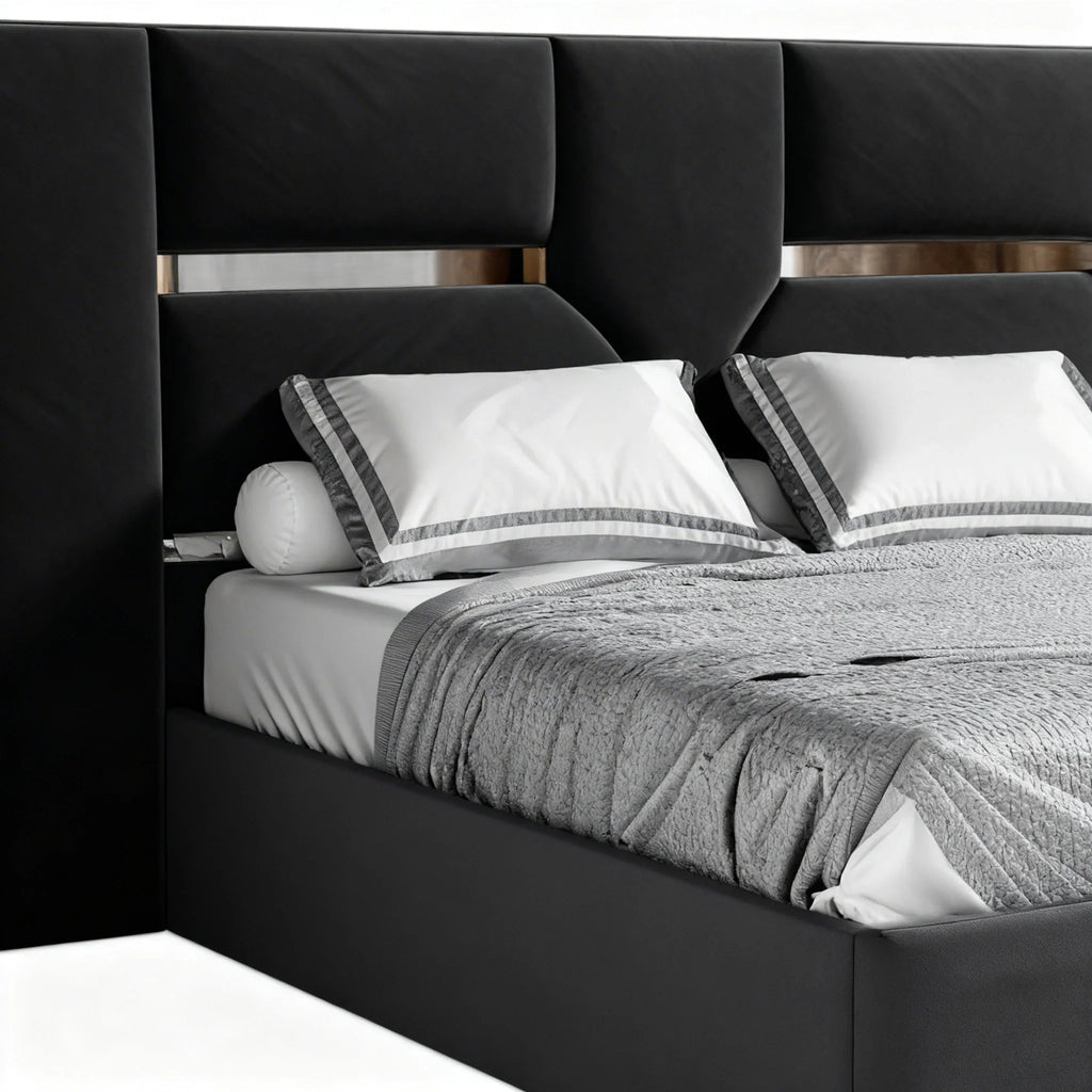 Cama estofada moderna preta com cabeceira alta e roupa de cama cinza