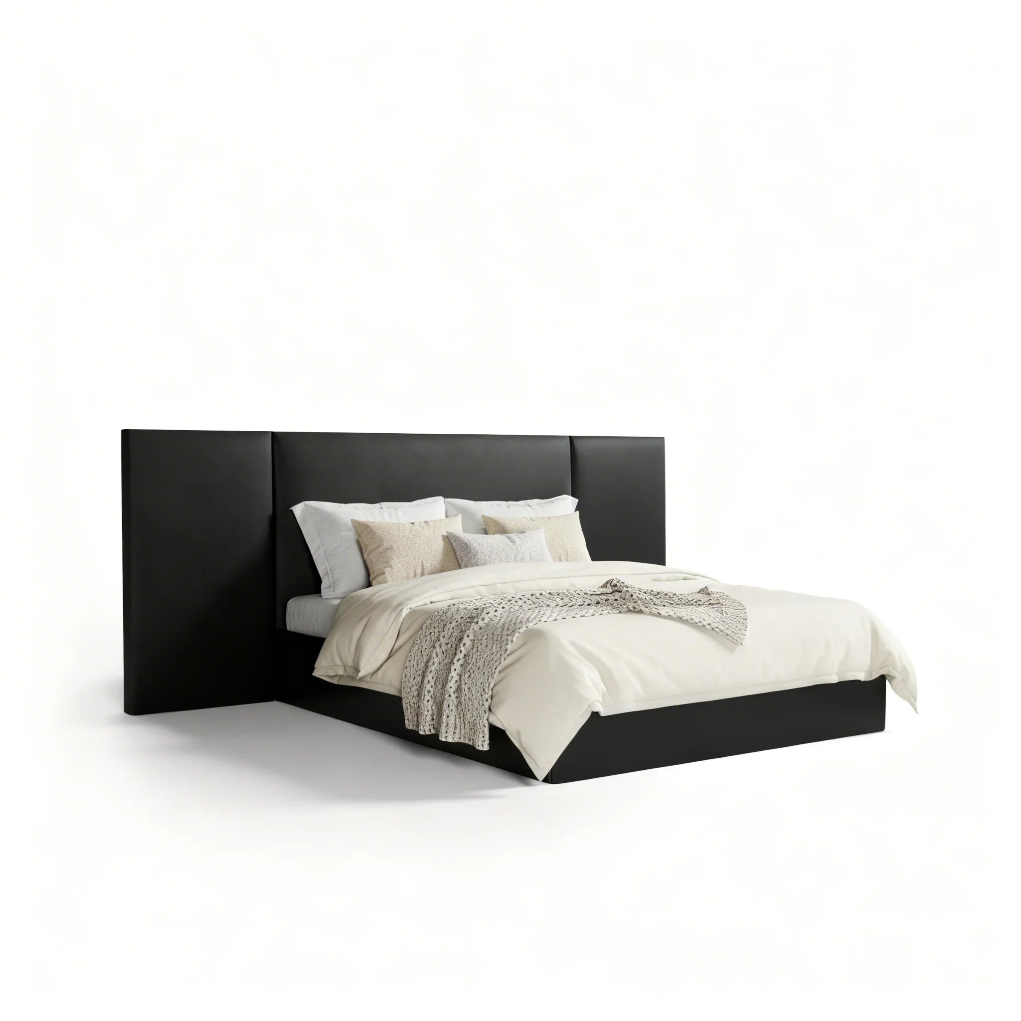 Cama estofada moderna preta com cabeceira grande, roupa de cama bege e almofadas decorativas